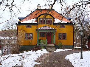 Äldre villa vid Länsvägen 44.