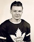 Stanowski avec le maillot des Maple Leafs de Toronto.