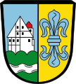 Gemeinde Gablingen Gespalten von Blau und Gold; vorne auf einem grünen, mit silbernem Querfluss belegten Dreiberg ein silbernes Schloss mit hohem Giebel und rot gedecktem Turm, hinten eine blaue Lilie.