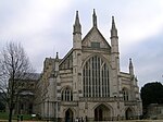Katedralen i Winchester från väster med bland annat det breda och stora fönstret i perpendikulärstil.