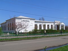 Rue Gagarine, ancien gymnasium, monument classé[8].