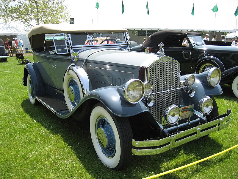 800px-1930_Pierce-Arrow_Model_B.JPG