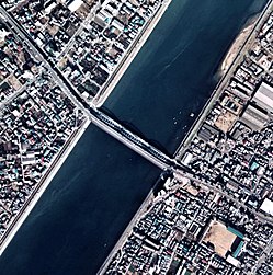 1974年[1]。上側が旭橋、下側が新旭橋。