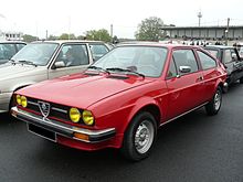 A 1975 Alfa Romeo Alfasud Sprint Veloce using a Longitudinally mounted front-engine and front-wheel drive. Alfasud av.jpg