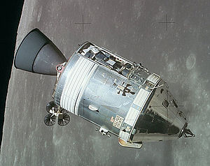 Loď Apollo na oběžné dráze Měsíce