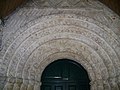 Le dédoublement des arcs est sans aucun doute un des critère les plus diagnostique du style normand (ça existe aussi dans les autres architectures romanes cependant, plutôt au nord des Alpes, et ça existe depuis l'art mérovingien)