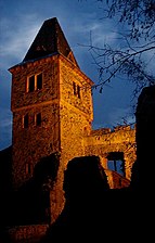 Burg Frankenstein oberhalb Nieder-Beerbachs bei Nacht