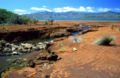 Un creek riche en oxydes de métaux dans le Sud de la Grande Terre.