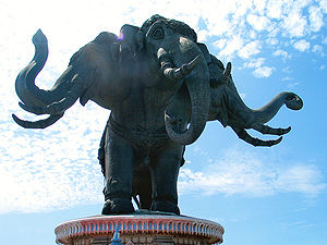 沙没巴干府的三头象的雕像
