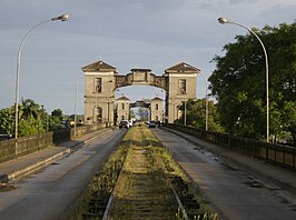 De brug Barón de Mauá over de rivier de Yaguaron op de grens van Brazilië en Uruguay