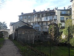 Immeubles au pied du château.