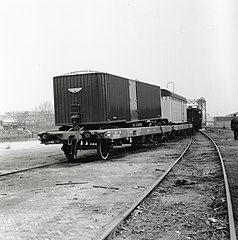 Semi-trailer on a Kangourou wagon[2]