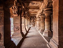 Badami alu templis (540—578). Badami, Indija.