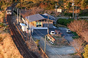 由高处拍摄安和站全貌及新建成的安和集落活动中心（2021年12月)