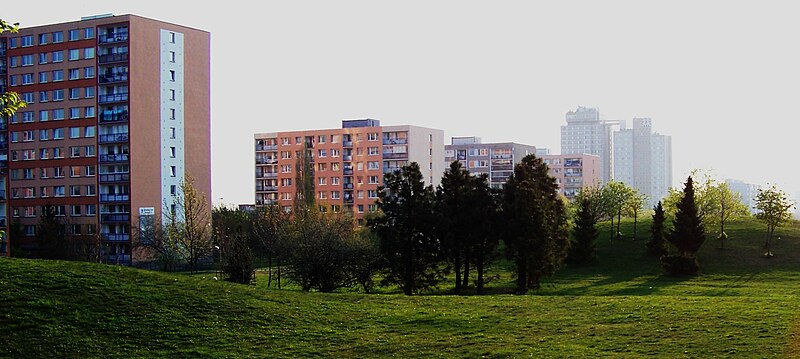 Jižní Město, Centrální park a domy v Michnově ulici