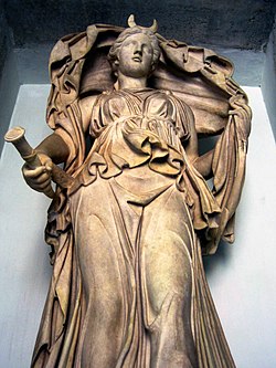 http://upload.wikimedia.org/wikipedia/commons/thumb/c/c0/Luna_statue.jpg/250px-Luna_statue.jpg