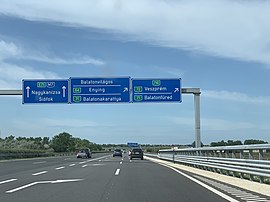 Az M7-es autópálya és a 71-es, valamint a 710-es főút csomópontja Balatonfőkajárnál