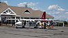 Айлендер авиакомпании New England Airlines в государственном аэропорту Блок-Айленд 7-23-2015.jpg