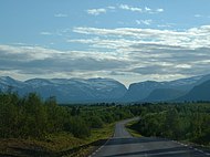 Montanhas em redor de Nikkaluotka