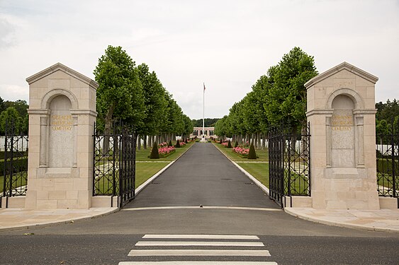 Oise-Aisne-amerika Tombejo kaj Memorial 16.jpg