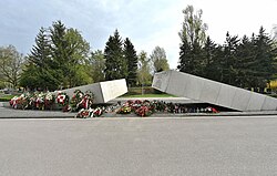 Памятник жертвам смоленской авиакатастрофы, Повонзки, Варшава, Польша