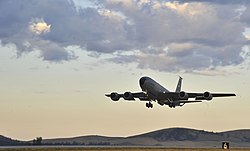 Stratotanker Boeing KC-135 из 92-го авиакрыла вылетает с авиабазы ​​Fairchild в 2014 году.