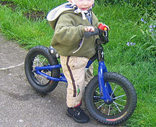 220px-Toddler_on_metal_balance_bike.jpg
