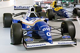 De Williams FW16 en FW15 van Damon Hill in de Donington Grand Prix Collection, beide met nummer 0