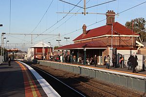 Yarraville railway station, Melbourne.jpg