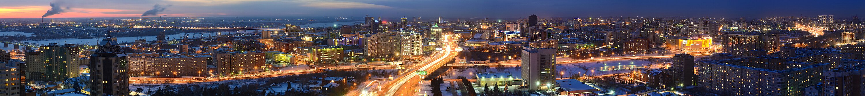 Панорамный вид ночного Новосибирска, 26 января 2013 года.