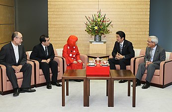 Rozmowa z premierem Shinzō Abe (2013)