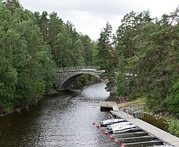 Aunessilta bro från 1899 vid inloppet till Paarlahti.