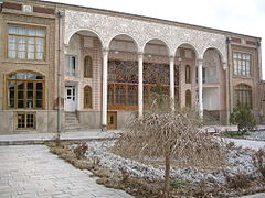 نمای خانه در زمستان