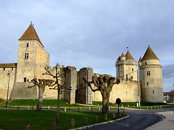 http://upload.wikimedia.org/wikipedia/commons/thumb/c/c1/Blandy-les-Tours_castle.jpg/350px-Blandy-les-Tours_castle.jpg