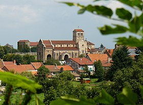 Vue de Châtel-Montagne et de l'église Notre-Dame