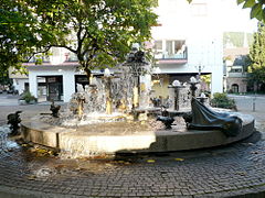 Elwetritschenbrunnen vor der Klemmhof-Ostfassade