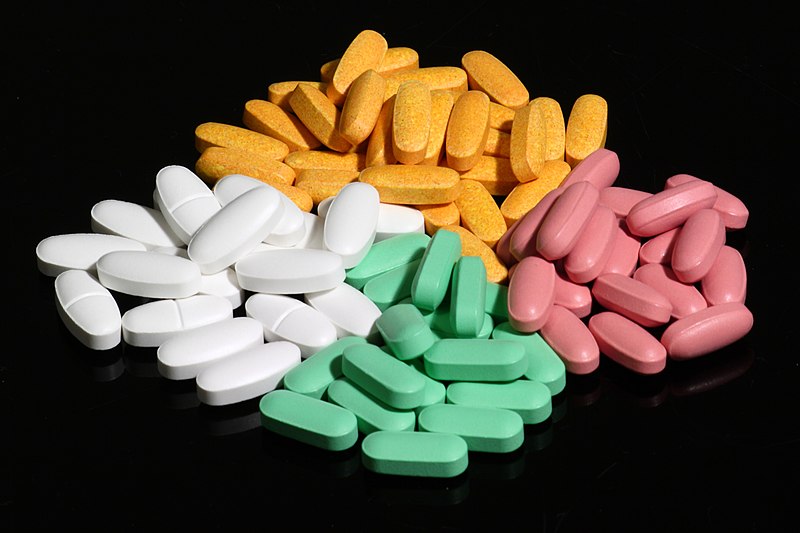 800px-Four_colors_of_pills.jpg