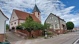 Église et mairie.