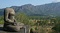 Borobudurda başsız Budda heykəli, məbədin kəşfindən sonra bir çox Budda heykəlinin başı oğurlanmış və xaricdə muzeylərdə sərgilənmişdir.