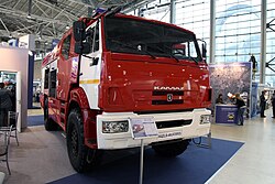 Feuerlöschfahrzeug AZ-3,0-40(43502) auf Basis eines KamAZ-43502 auf einer Messe in Russland (2013)