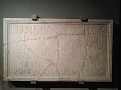 Làpida romana amb inscripció relativa a Iluro