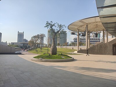 中央樓頂花園景色，可在此看見吉隆坡塔、國油雙峰塔、106交易塔和默迪卡118等4座摩天大樓