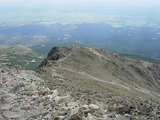 Blick auf den Sattel und den Berg Malý Kriváň vom Südhang des Kriváň