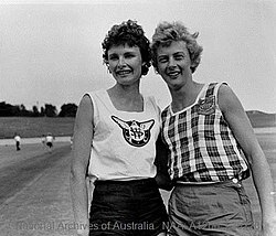 Marlene Matthews (links, im Jahr 1960 zusammen mit Betty Cuthbert) – Olympiadritte wie über 100 Meter