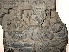 Le futur Bouddha pénètre dans le sein de sa mère endormie sous la forme d’un éléphanteau – art du Gandhara, IIe – IIIe siècle apr. J.-C.