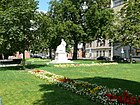 Robert-Koch-Platz mit Robert-Koch-Denkmal