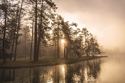 Slika:Mystic sunrise at Lake Šobec.jpg