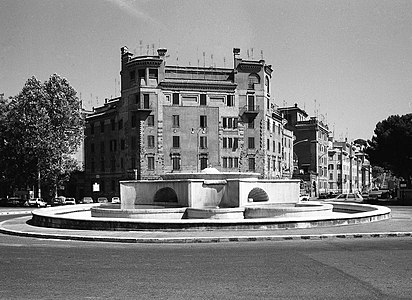 Piazzale degli Eroi med fontänen.