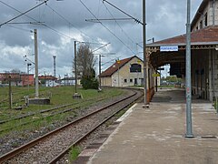 La voie B, la remise et les faisceaux de la gare de Pontarlier le 10 avril 2024.