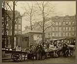 Markt en urinoir (circa 1920)